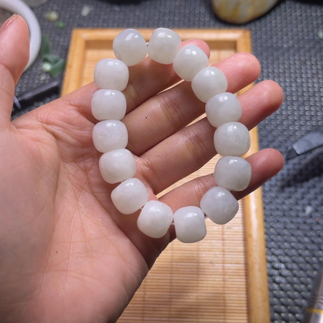 未镶嵌和田玉（糖玉）车挂