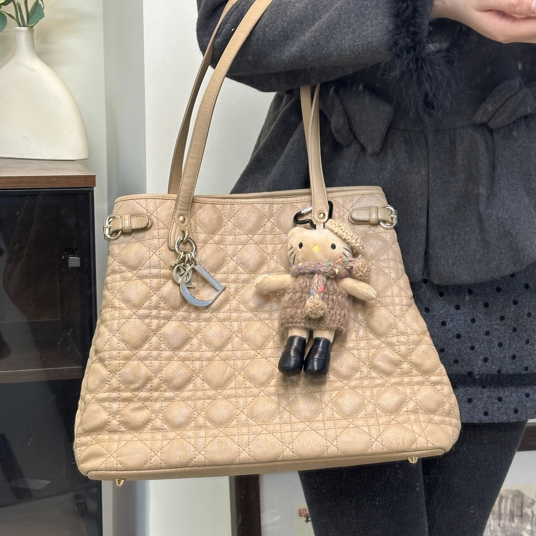 95新 DIOR/迪奥 95新 奶茶色中号藤格纹托特单肩包