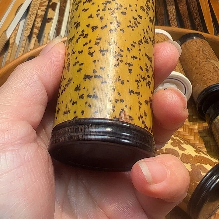 墨****扇子芝麻花虫罐一个