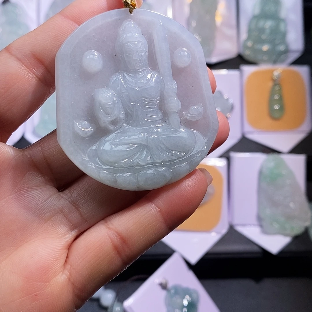 翡翠未镶嵌颈饰属鸡的守护神