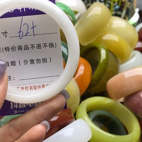 未镶嵌手镯石英岩玉