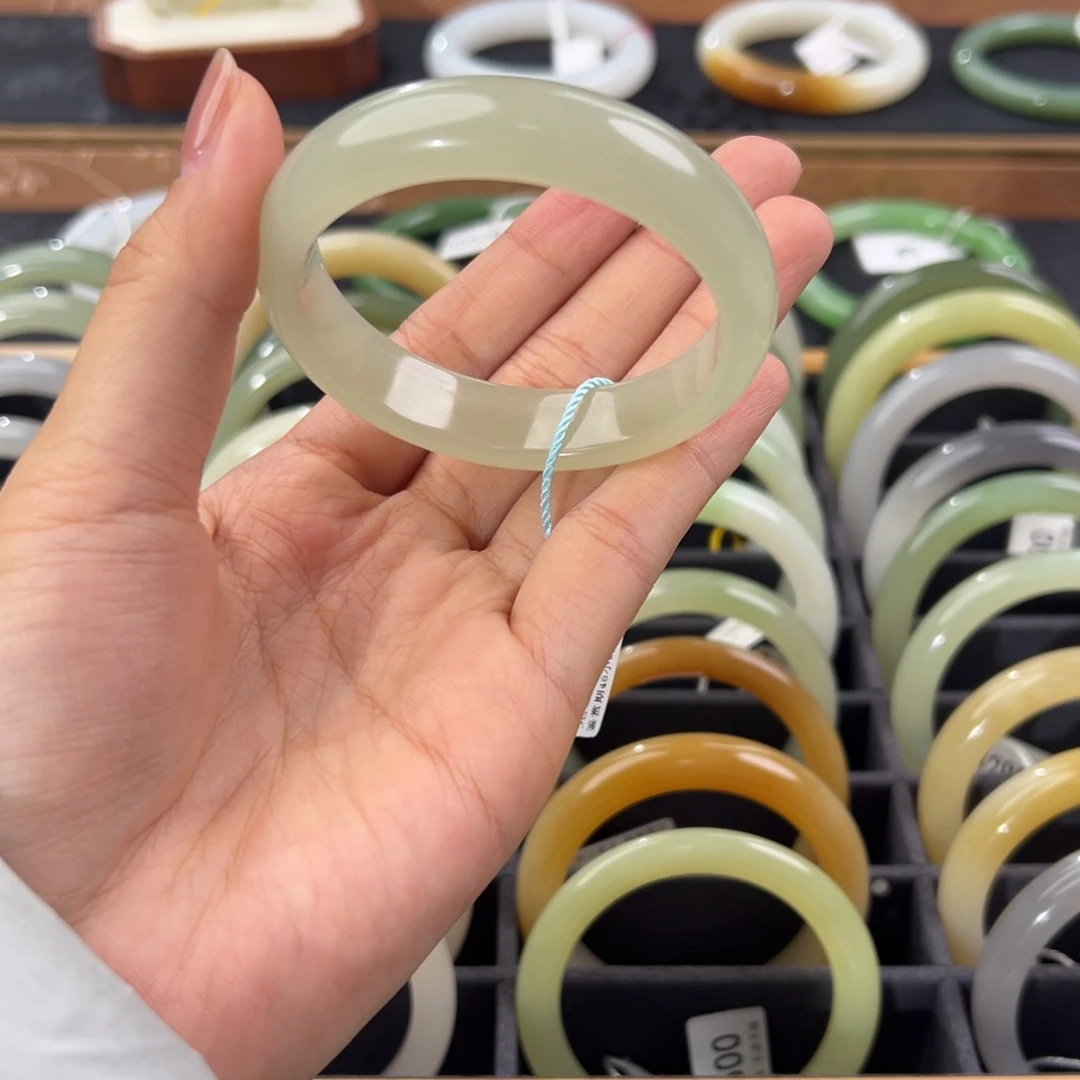 和田玉未镶嵌手镯