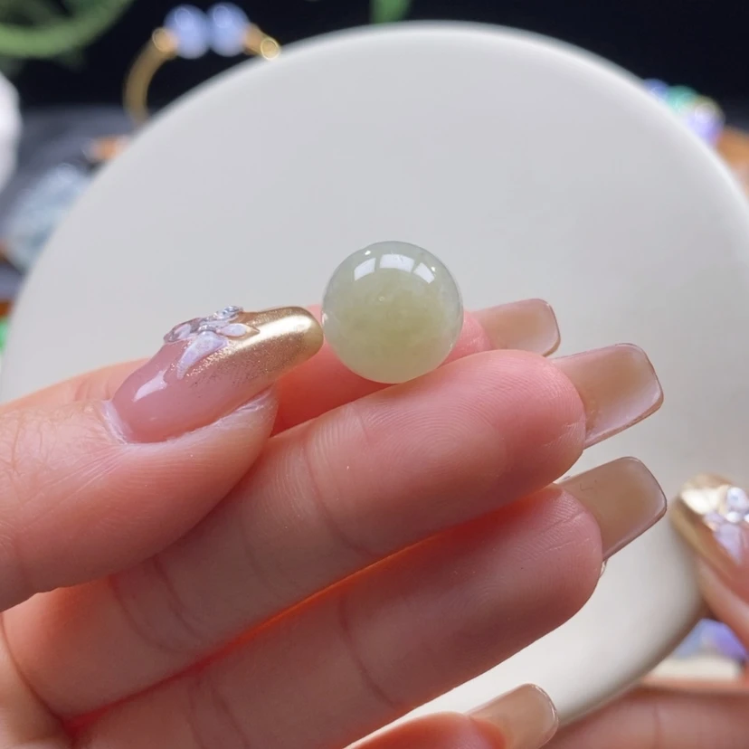 【闪购商品】翡翠颈饰未镶嵌小***?翡翠淡黄珠