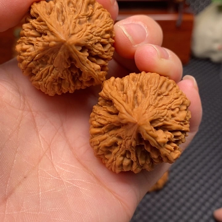 文玩核桃吊坠坐佛