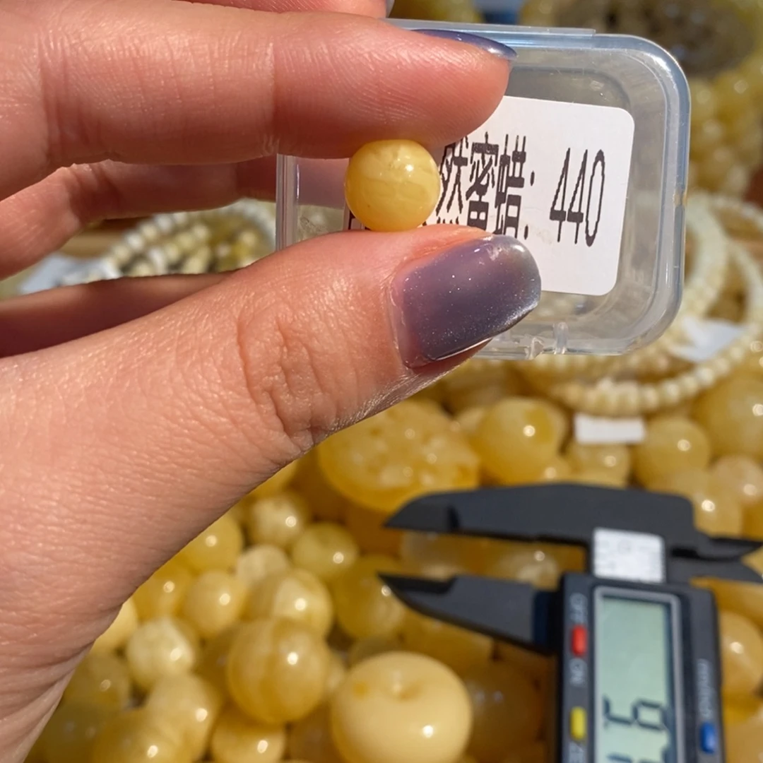 蜜蜡未镶嵌珠宝奇石440