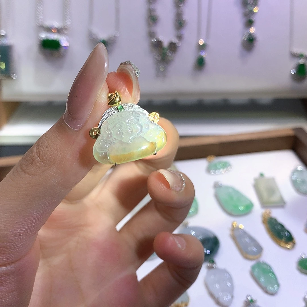 翡翠未镶嵌颈饰财神吊坠