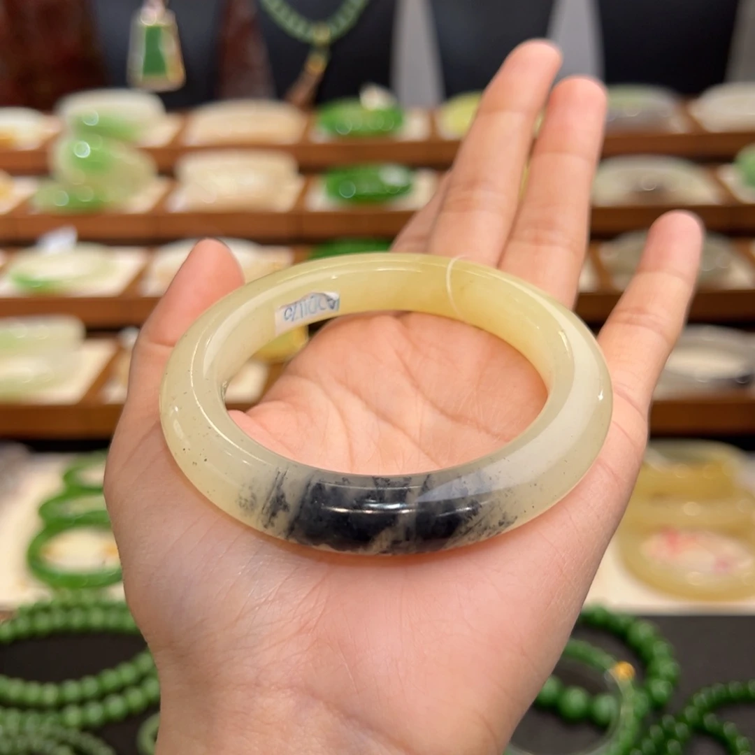 和田玉手镯未镶嵌新疆若羌三色56