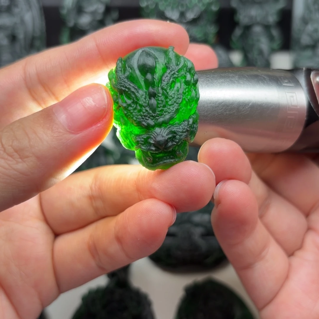 定制翡翠未镶嵌龙头