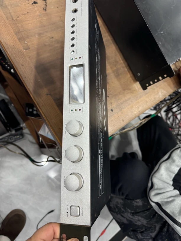 C前级功放机，运费自理，不支持无理由退货退款