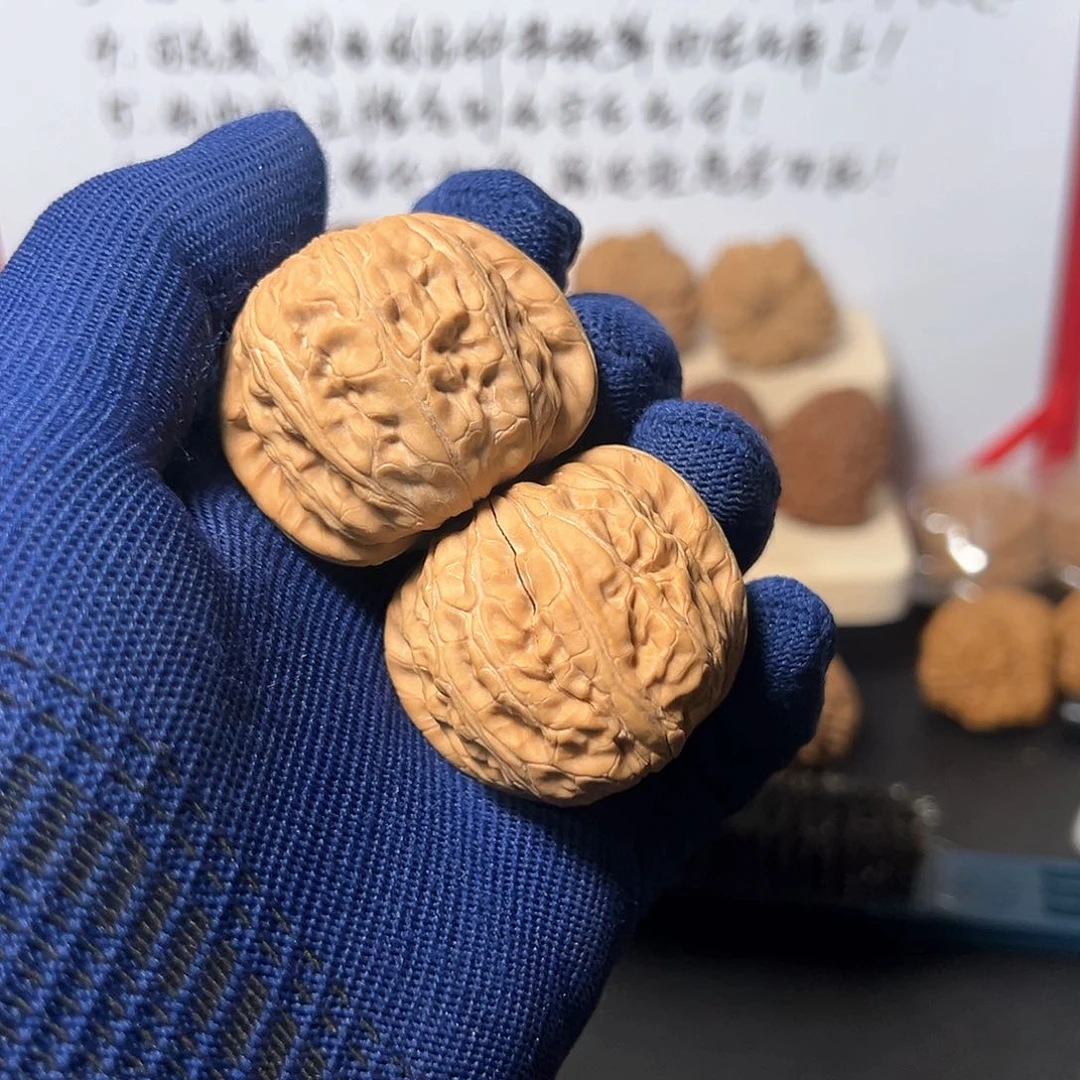 文玩核桃把件裂了的元宝