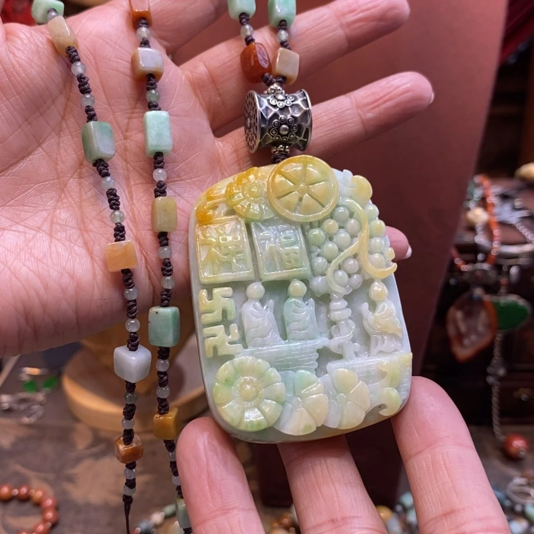 翡翠吊坠(赠链)未镶嵌