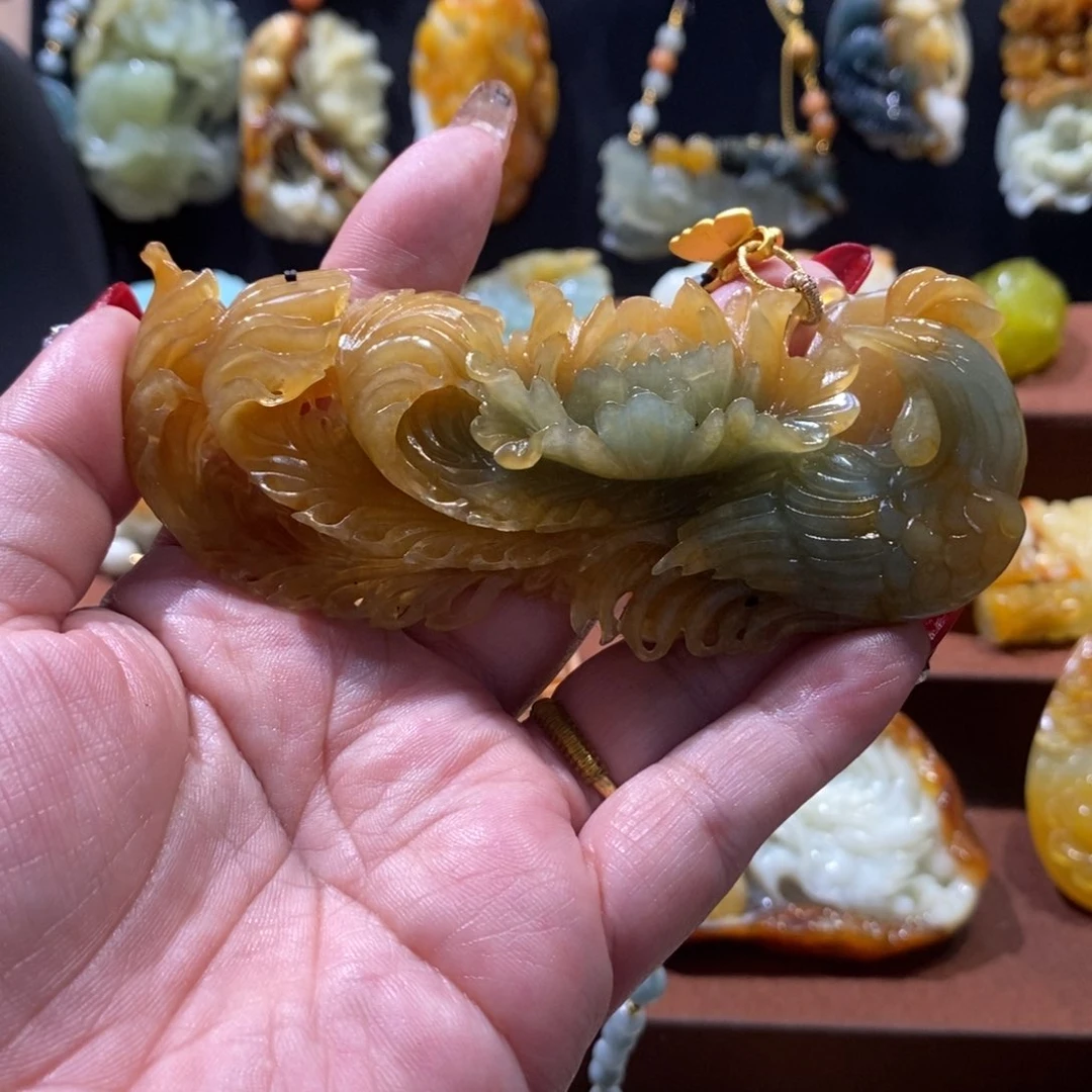 蛇纹石玉颈饰未镶嵌