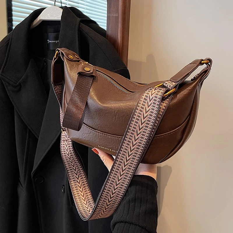 春夏复古小众设计包包2025新款女包流行爆款百搭斜挎包单肩饺子包