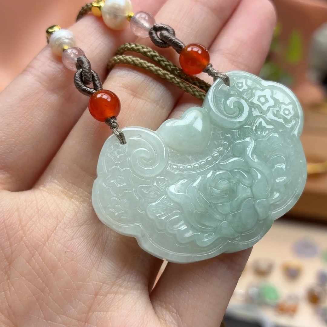 翡翠未镶嵌颈饰吊坠