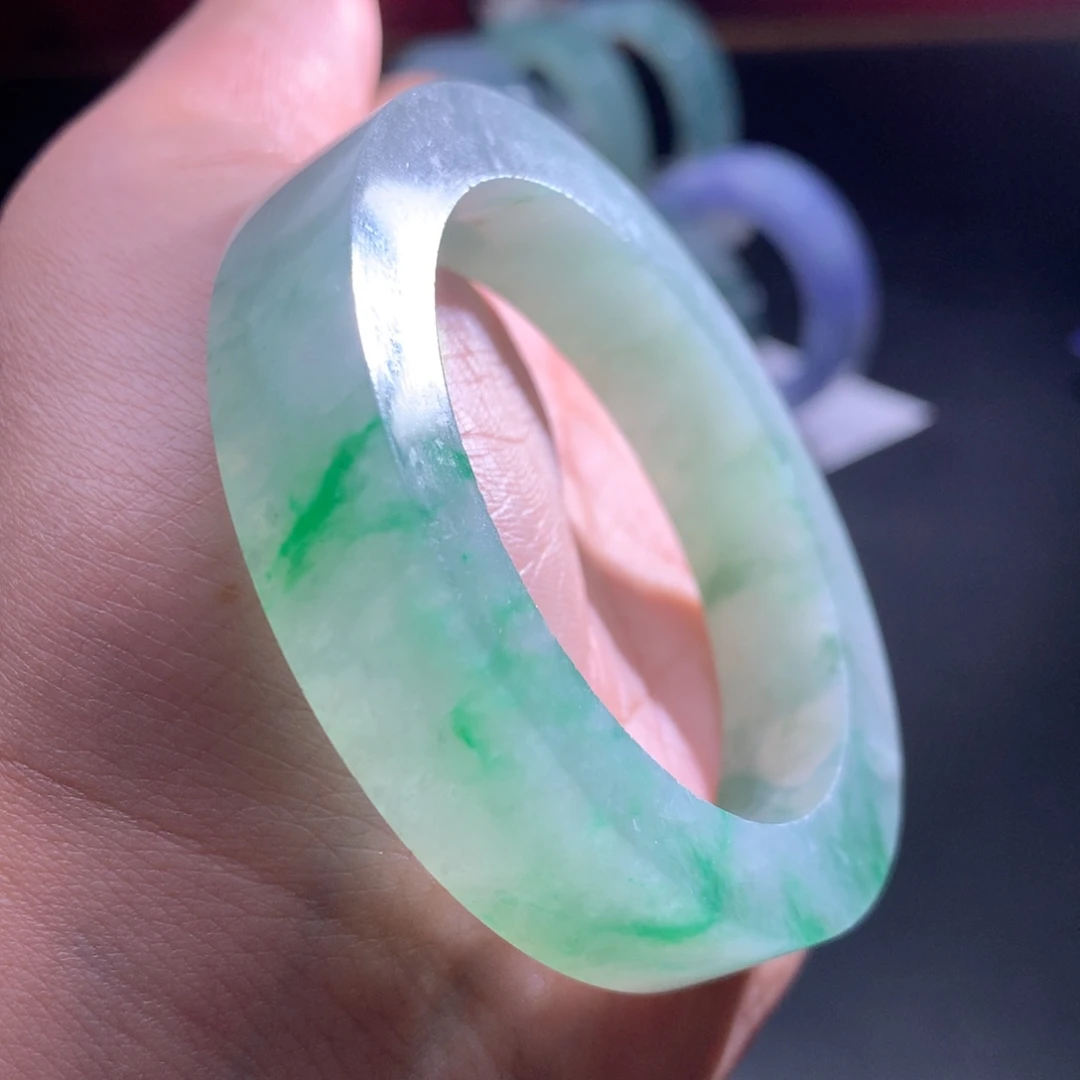 定制翡翠未镶嵌翡翠手镯
