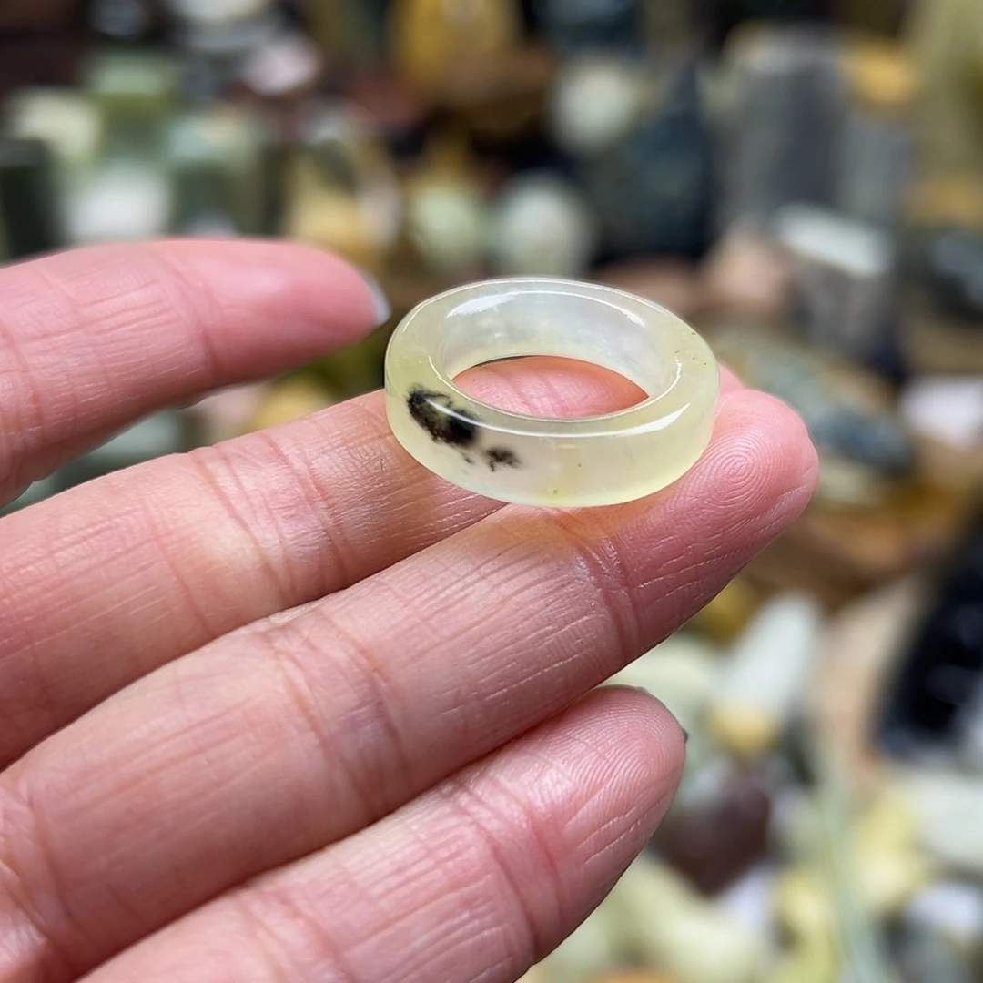 岫玉未镶嵌颈饰水墨