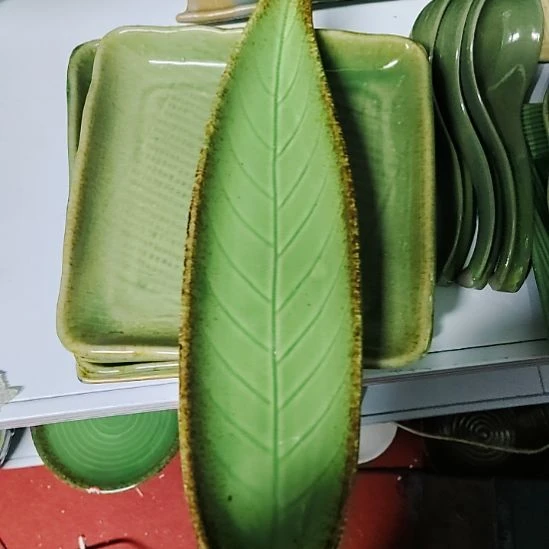 瓷片瓷器摆件，瓷片，沙锅，均有点瑕疵。