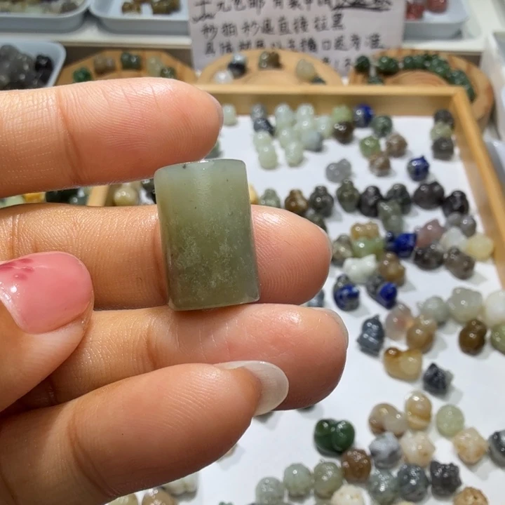 和田玉未镶嵌珠宝奇石