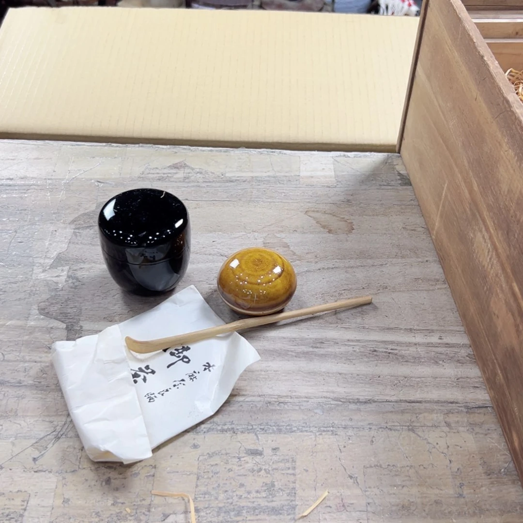 瓷片陶瓷和金属表面上