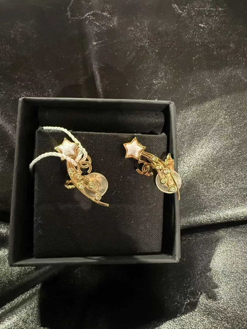 99新 Chanel/香奈儿 Chanel 星星镶钻双c耳钉 /13619473