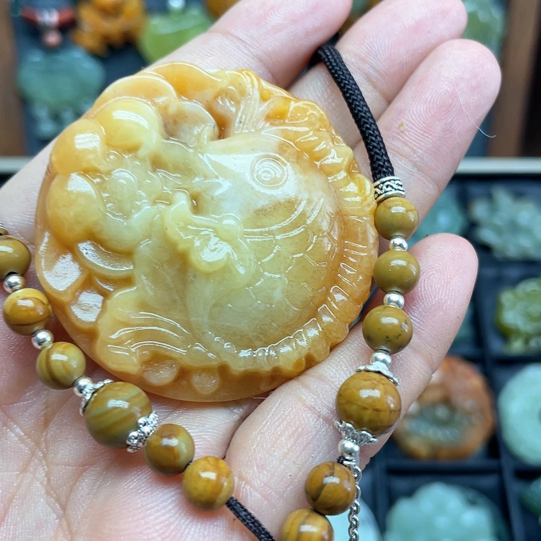 蛇纹石玉未镶嵌颈饰