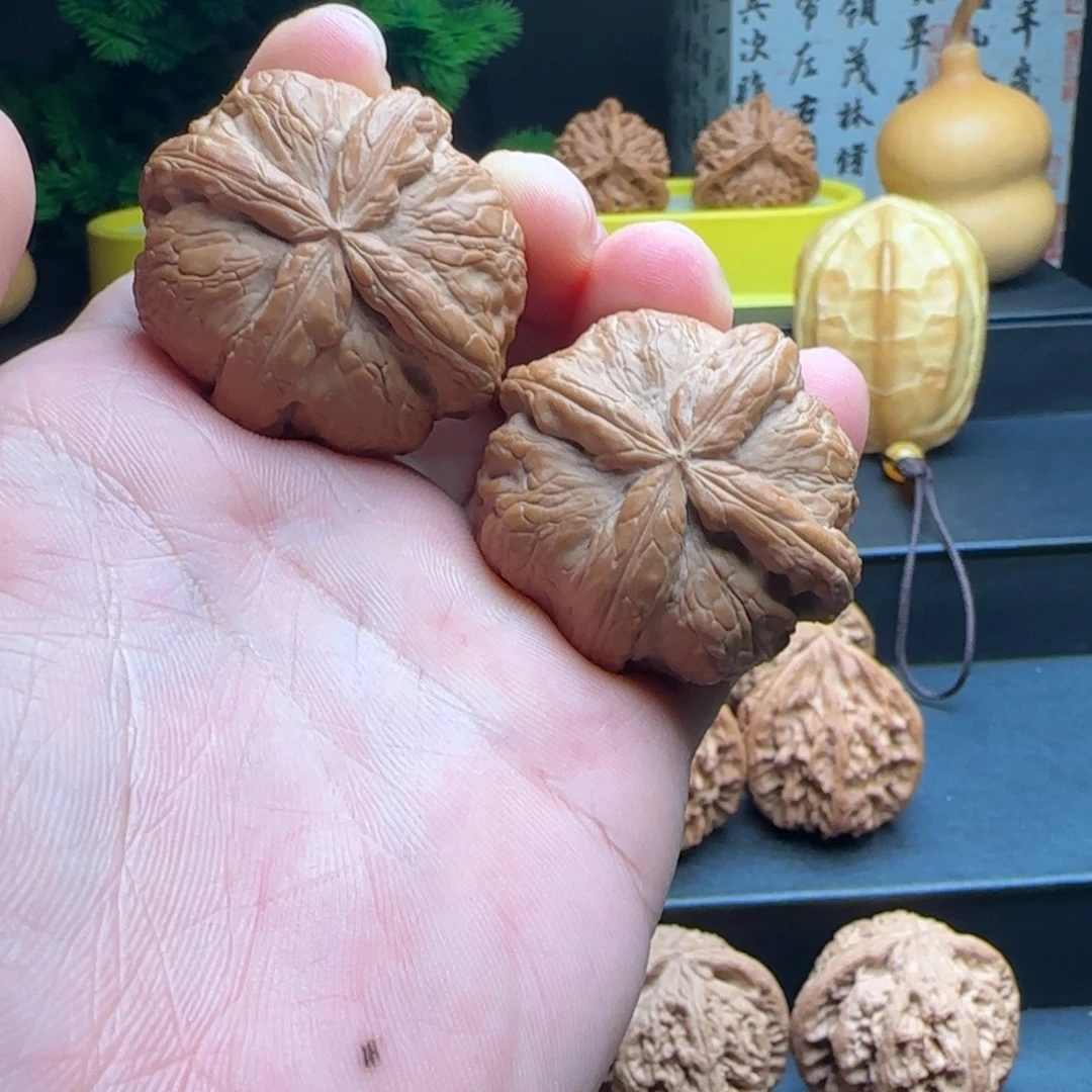 文玩核桃吊坠42元宝四棱