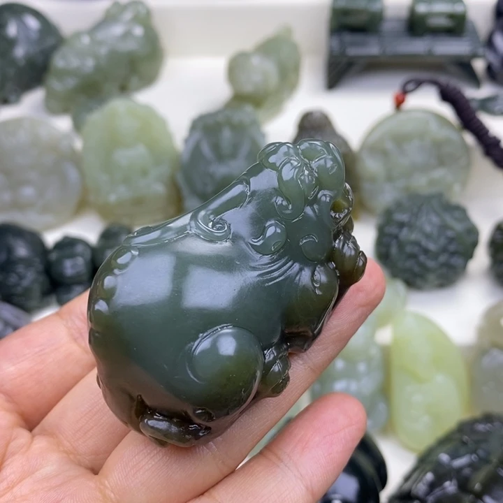 颈饰未镶嵌和田玉