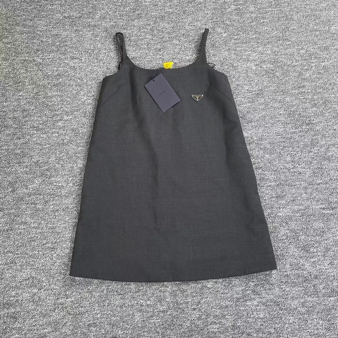 全新未使用 Prada/普拉达 三角徽标饰吊带连衣裙/38码/全新带吊