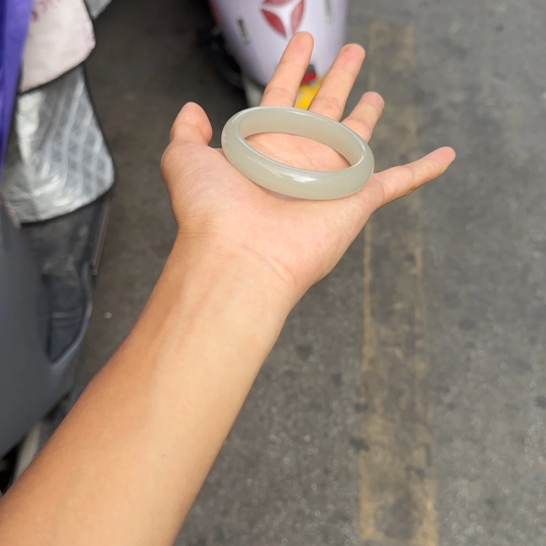 石英质玉手镯未镶嵌《不退不换》