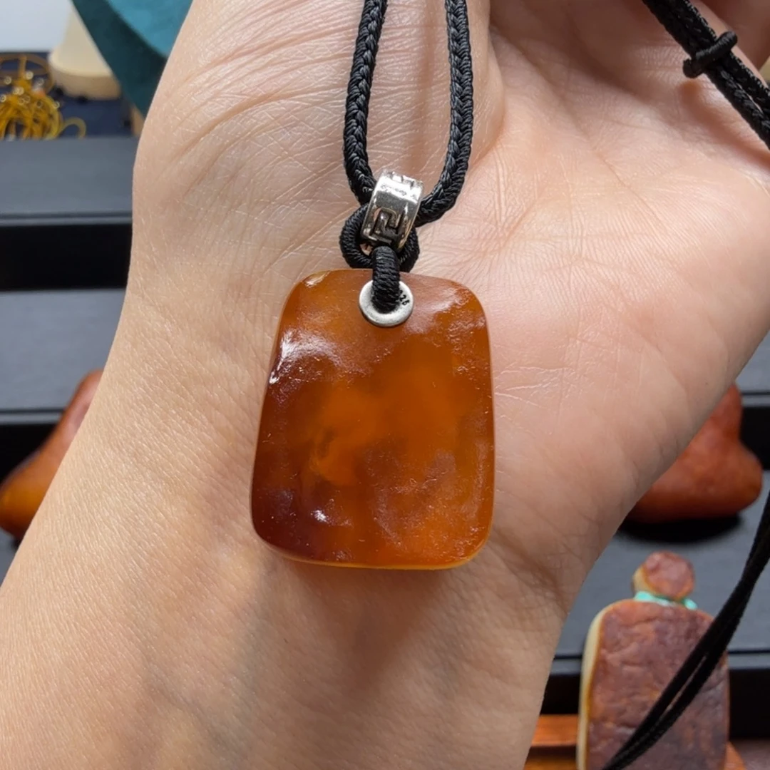 琥珀吊坠(赠链)未镶嵌