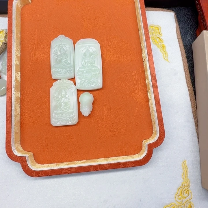 和田玉未镶嵌颈饰临*