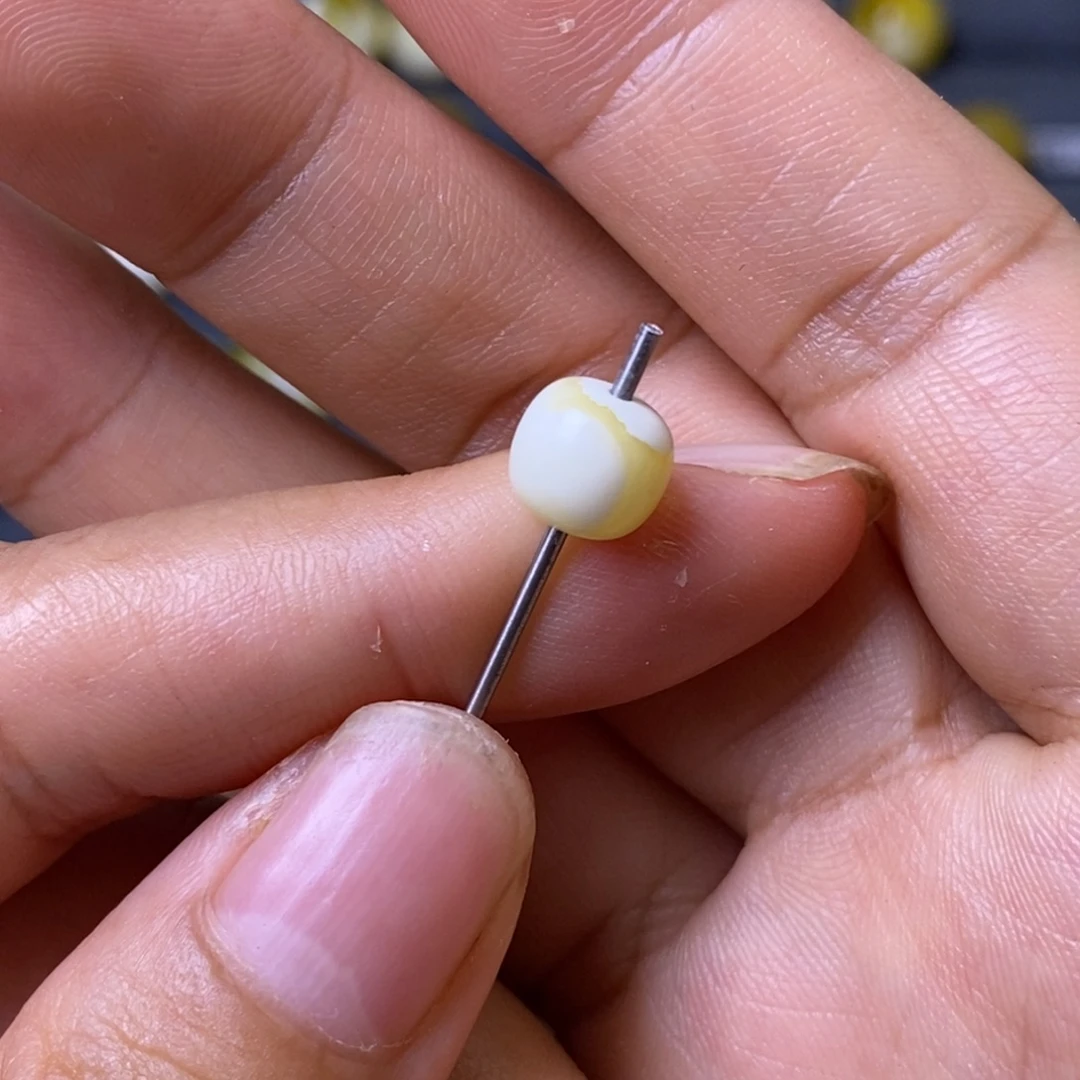 琥珀未镶嵌裸石瓷白小老型7.5mm