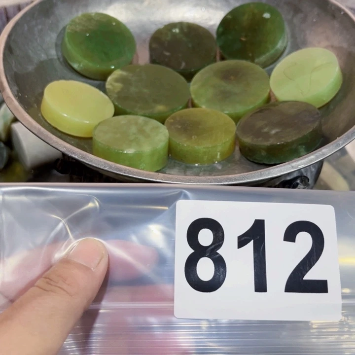 海***蛇纹石玉未镶嵌岫玉