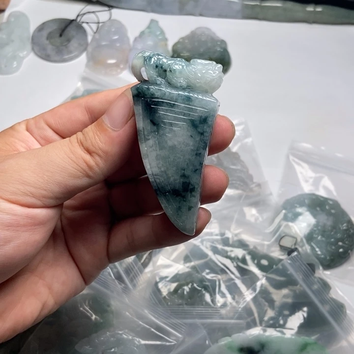 翡翠未镶嵌颈饰龙牙9