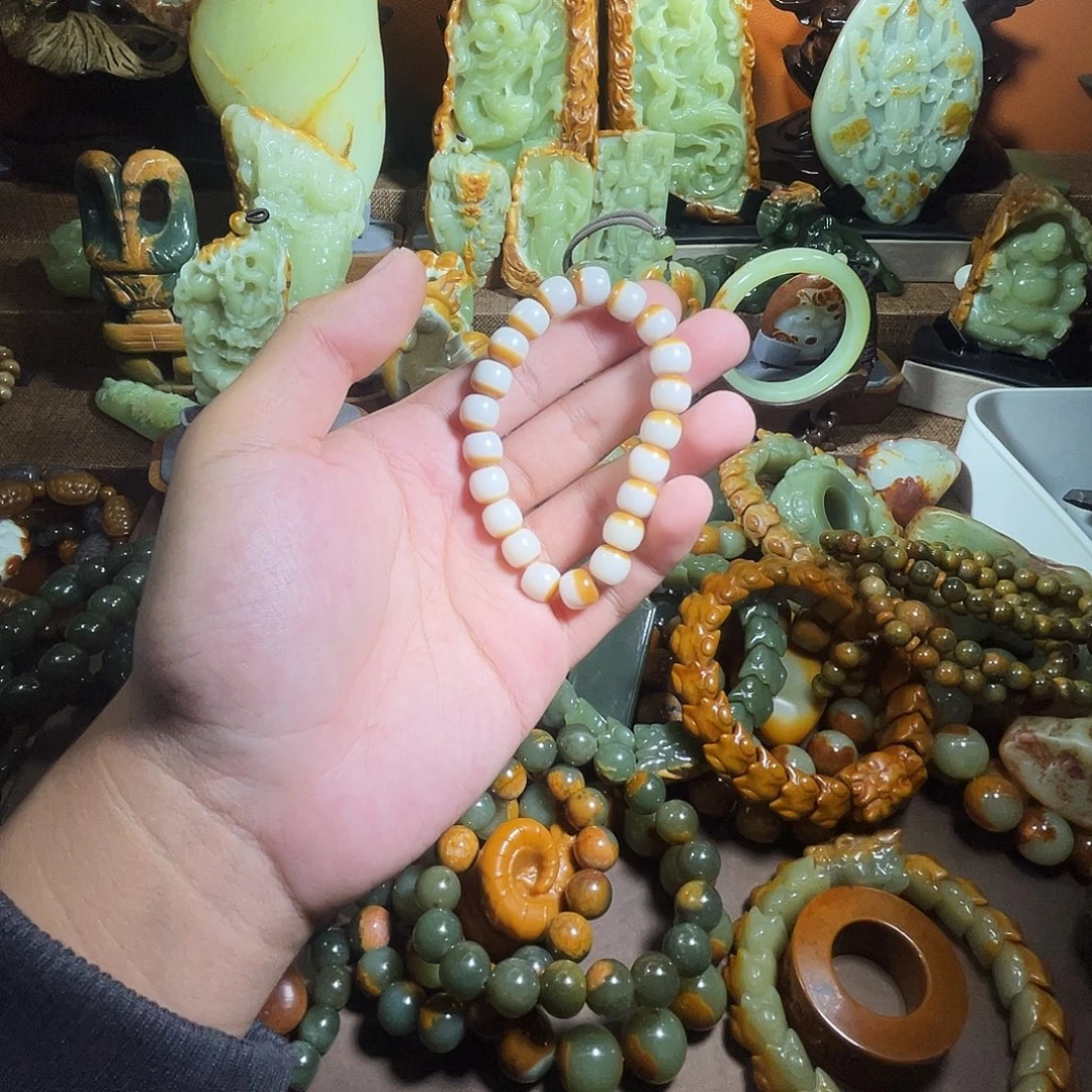 透闪石质玉未镶嵌珠宝奇石