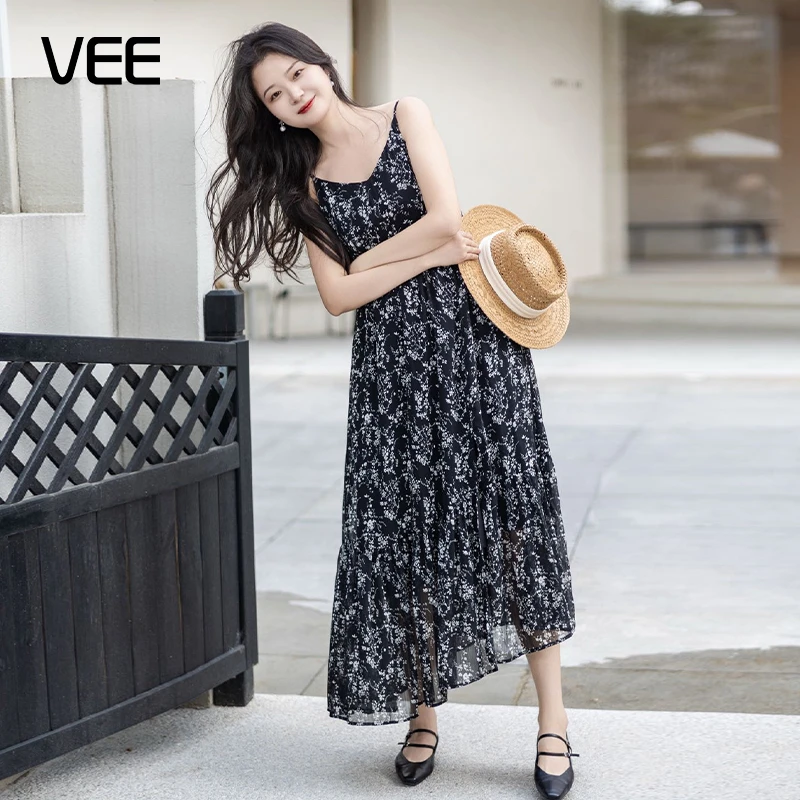 VEE【墨兰】#度假风#v领收腰大裙摆法式度假碎花吊带连衣裙