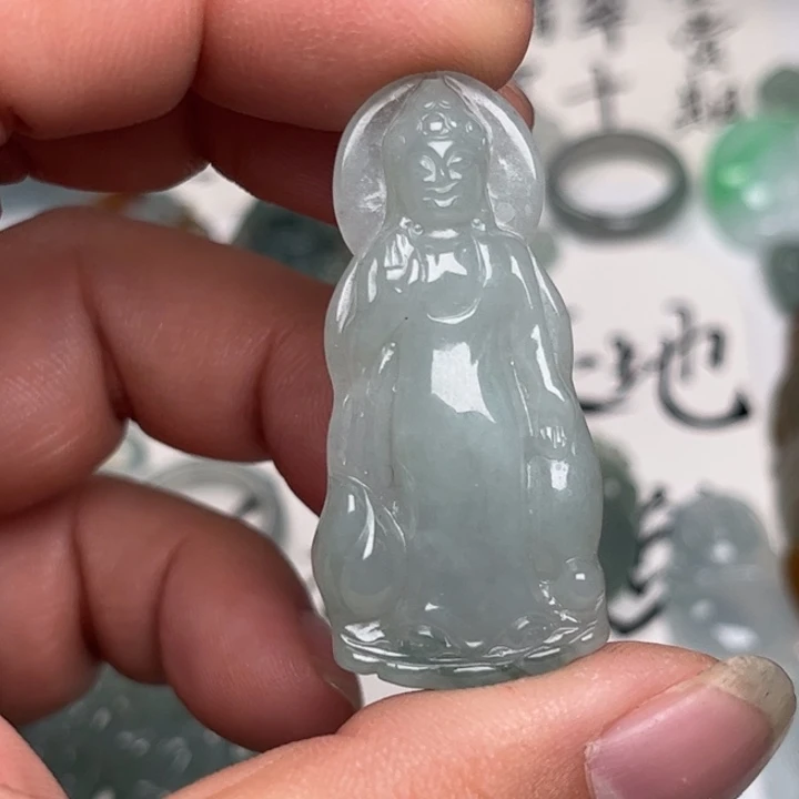 翡翠未镶嵌颈饰如来