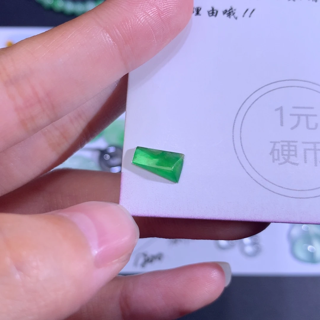 翡翠未镶嵌颈饰切割