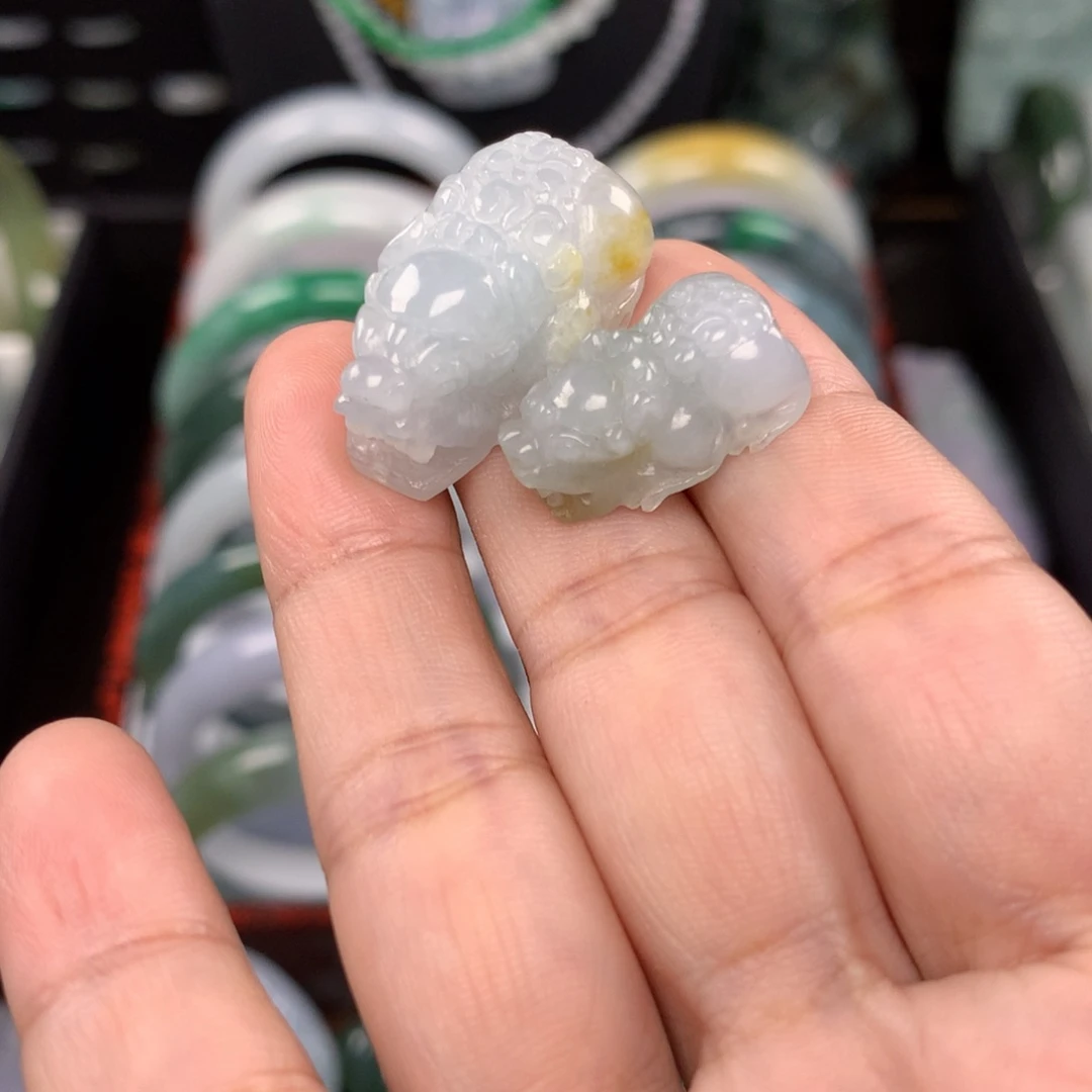 定制翡翠未镶嵌狮子