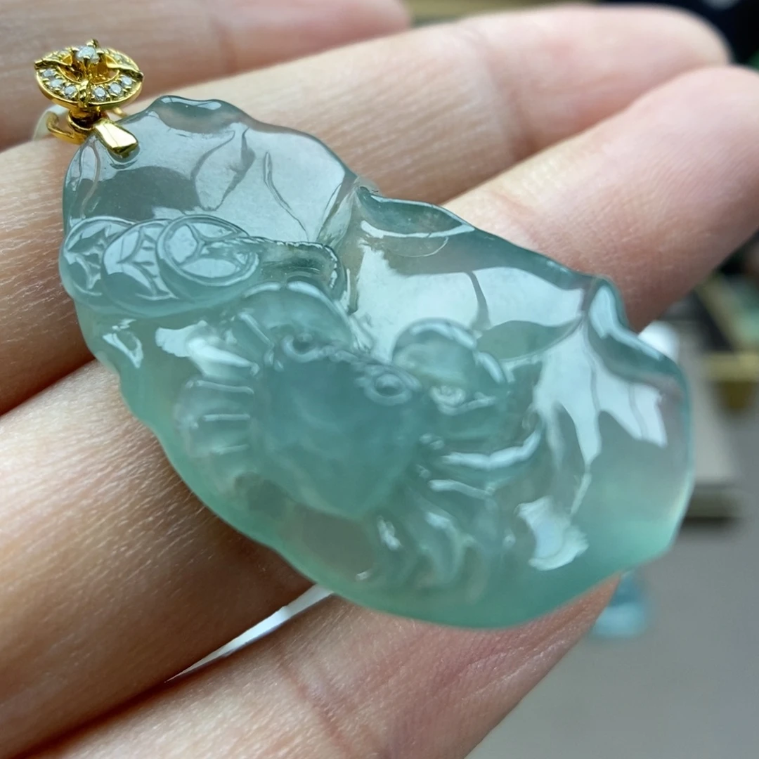 翡翠18K金镶嵌颈饰吊坠