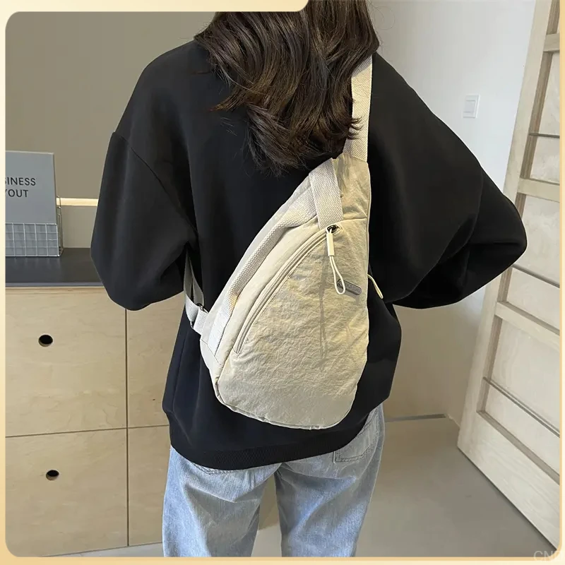 2025年新款简约经典轻便时尚百搭包包女休闲胸包单肩斜跨包潮流