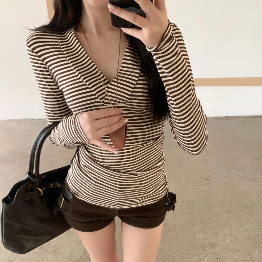 高级感条纹大V领内搭打底衫长袖T恤女2025秋冬新款修身显瘦漂上衣