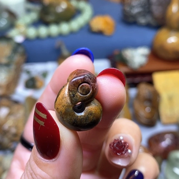 岫岩河磨玉（透闪石质玉）未镶嵌通孔龙宝