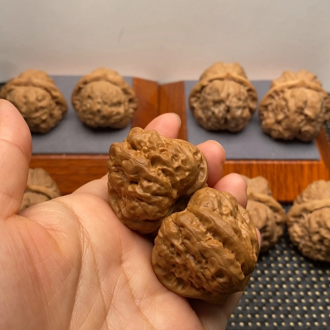 小***鲲文玩核桃把件三角边37左右