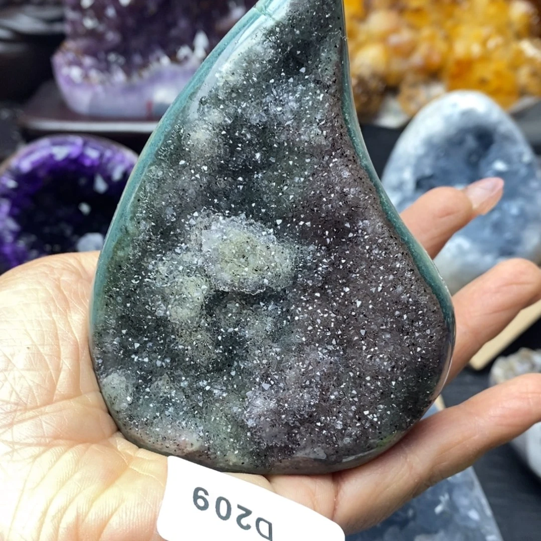 瑞***宁未镶嵌水晶大型摆件（非配饰）
