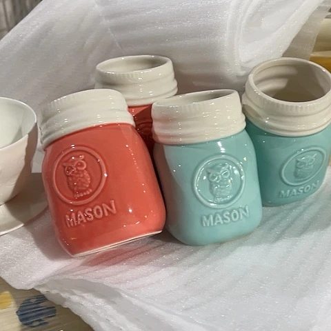 微瑕，不能明火，口径6高11，2个橙2个篮无盖