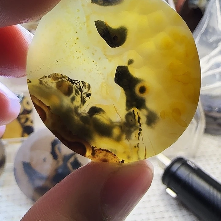 玛瑙/玉髓未镶嵌珠宝奇石