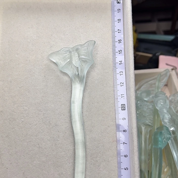 蛇纹石玉未镶嵌发簪蝴蝶