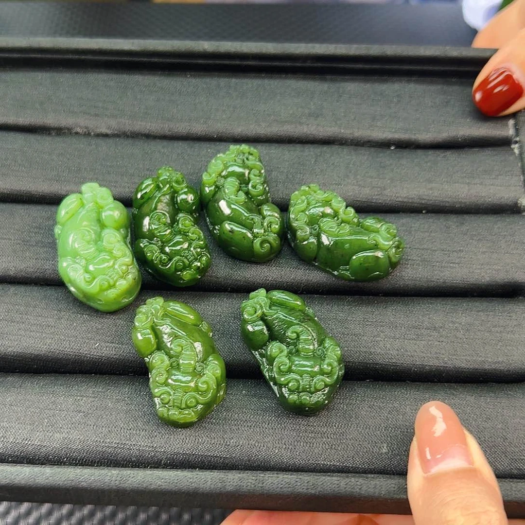 颈饰未镶嵌和田玉碧玉貔貅发其一 卡36