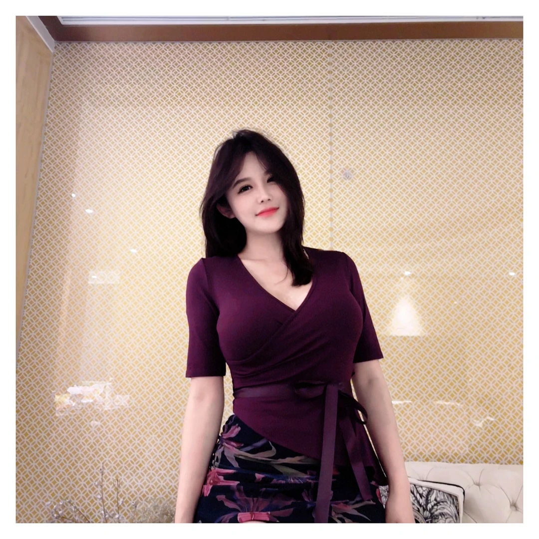 上下装 性感纯欲辣妹深V显瘦遮肉飘带不规则设计短袖上衣/半裙